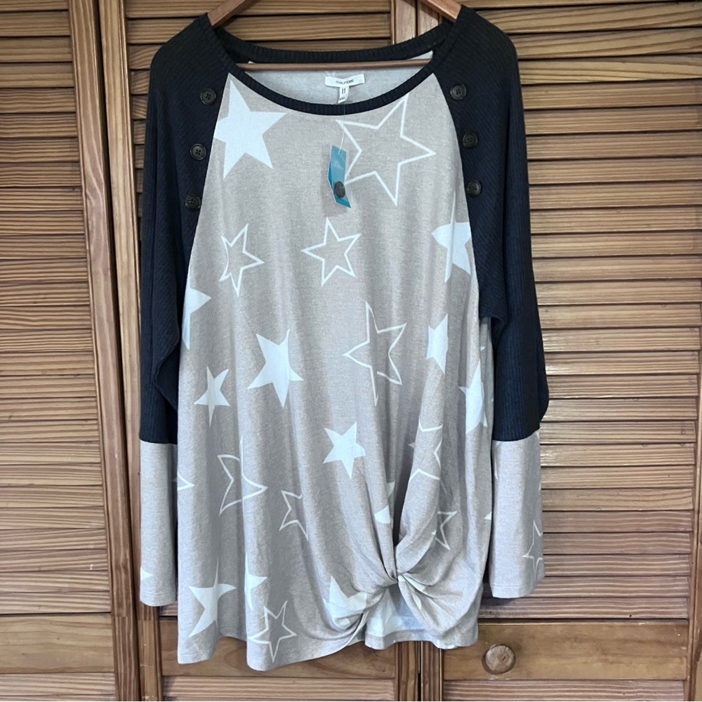 NWT Maurices Star Print Raglan Knot Front Top Beige & Charcoal Top Women’s XXL